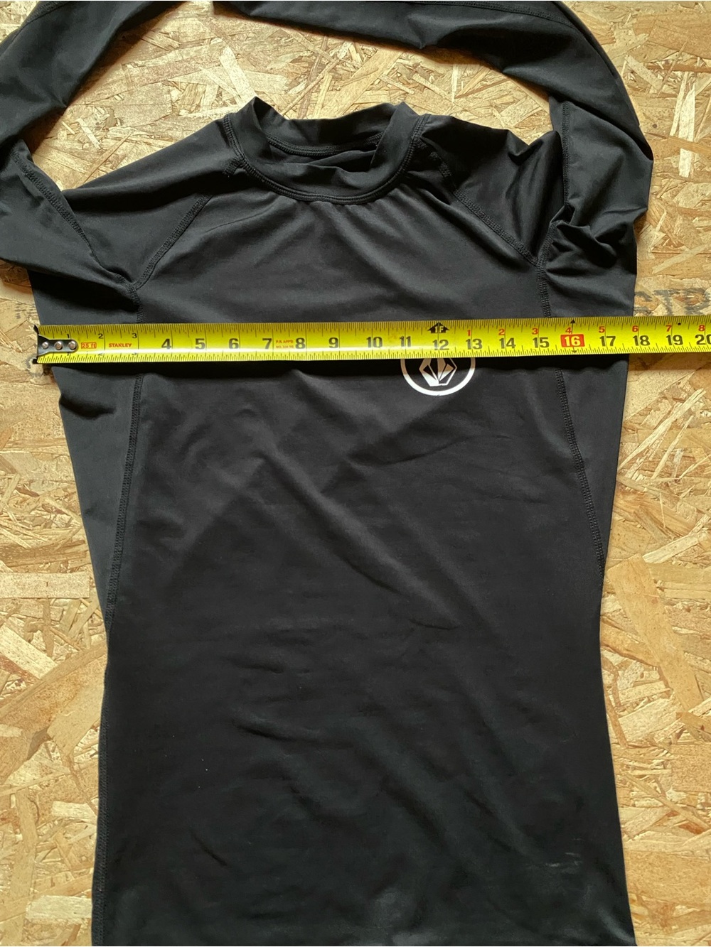 Volcom Black Long-Sleeve Logo Rash Guard - Picture 9 of 9